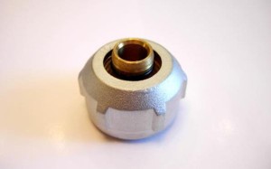 ZŁĄCZKA ZACISKOWA ZACISK DO RURY PEX 16X3/4 SATYNA